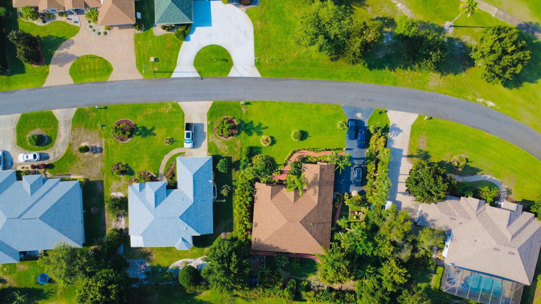 Aerial shot of a suburban neighborhood showcasing the orlando rental market